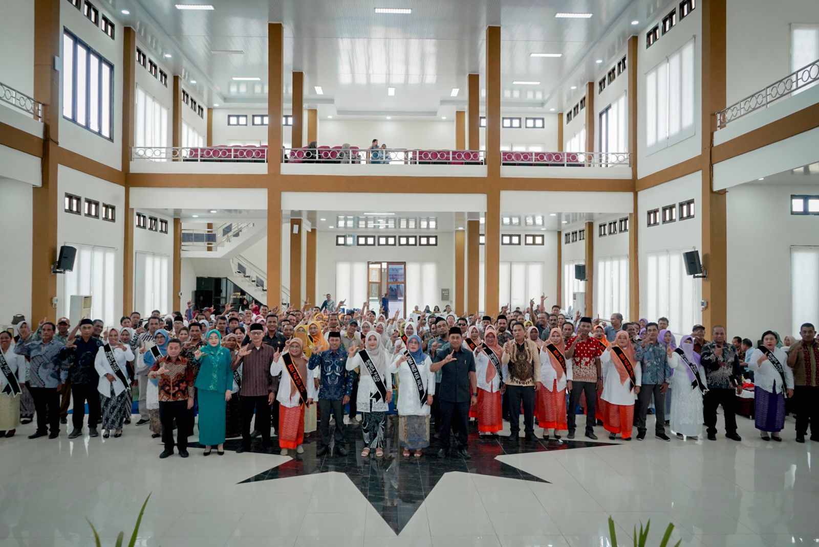 Bupati Haltim Hadiri Pelantikan Pokja Bunda Paud Kabupaten serta Pengukuhan Bunda Paud Kecamatan dan Desa