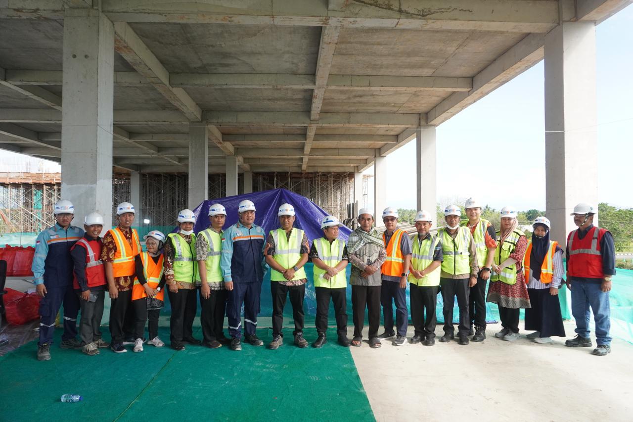 Bupati Ubaid Yakub Didampingi Wakilnya Anjas Taher Hadiri Pembacaan Doa Tutup Atap Gedung RSUD Maba Tipe C